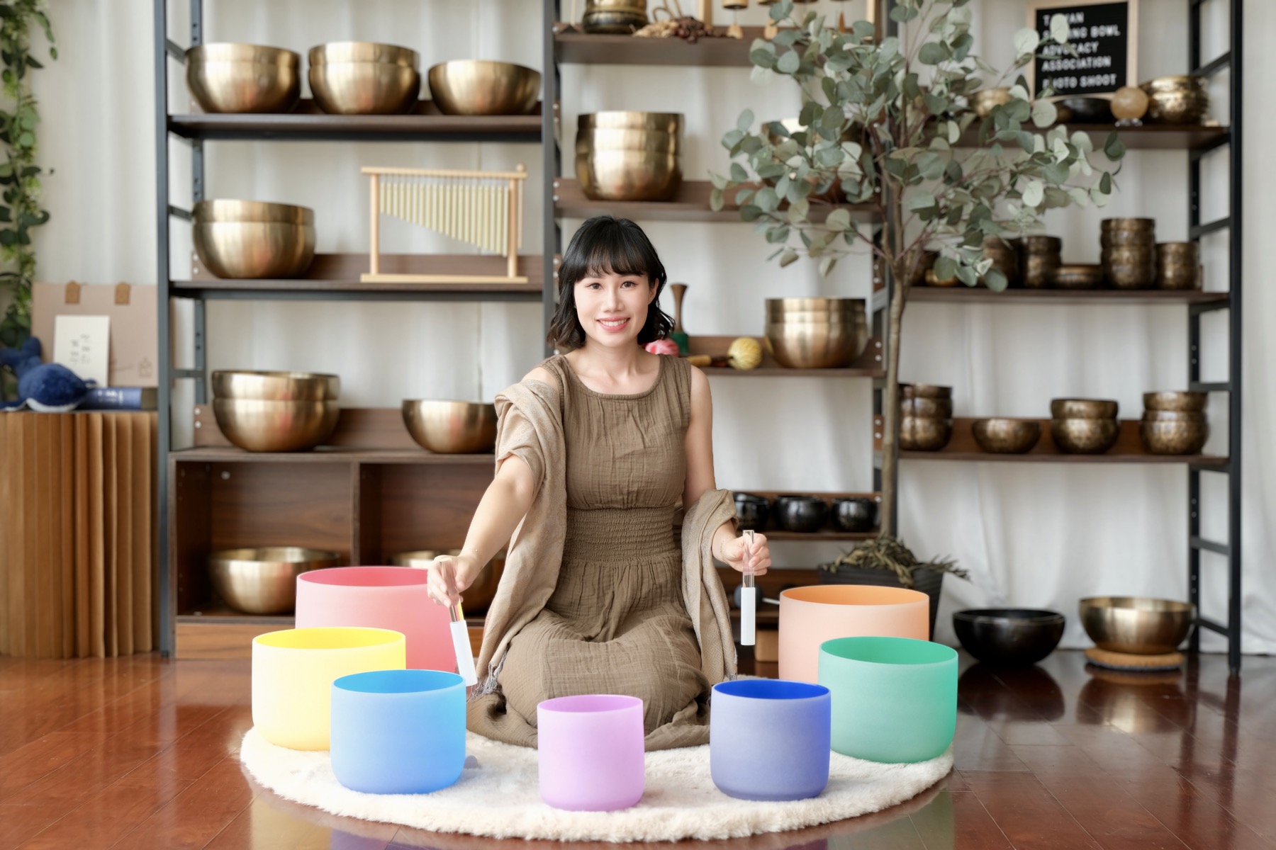 秘書長凌逸婷 Raina